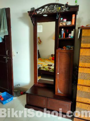 Dressing table